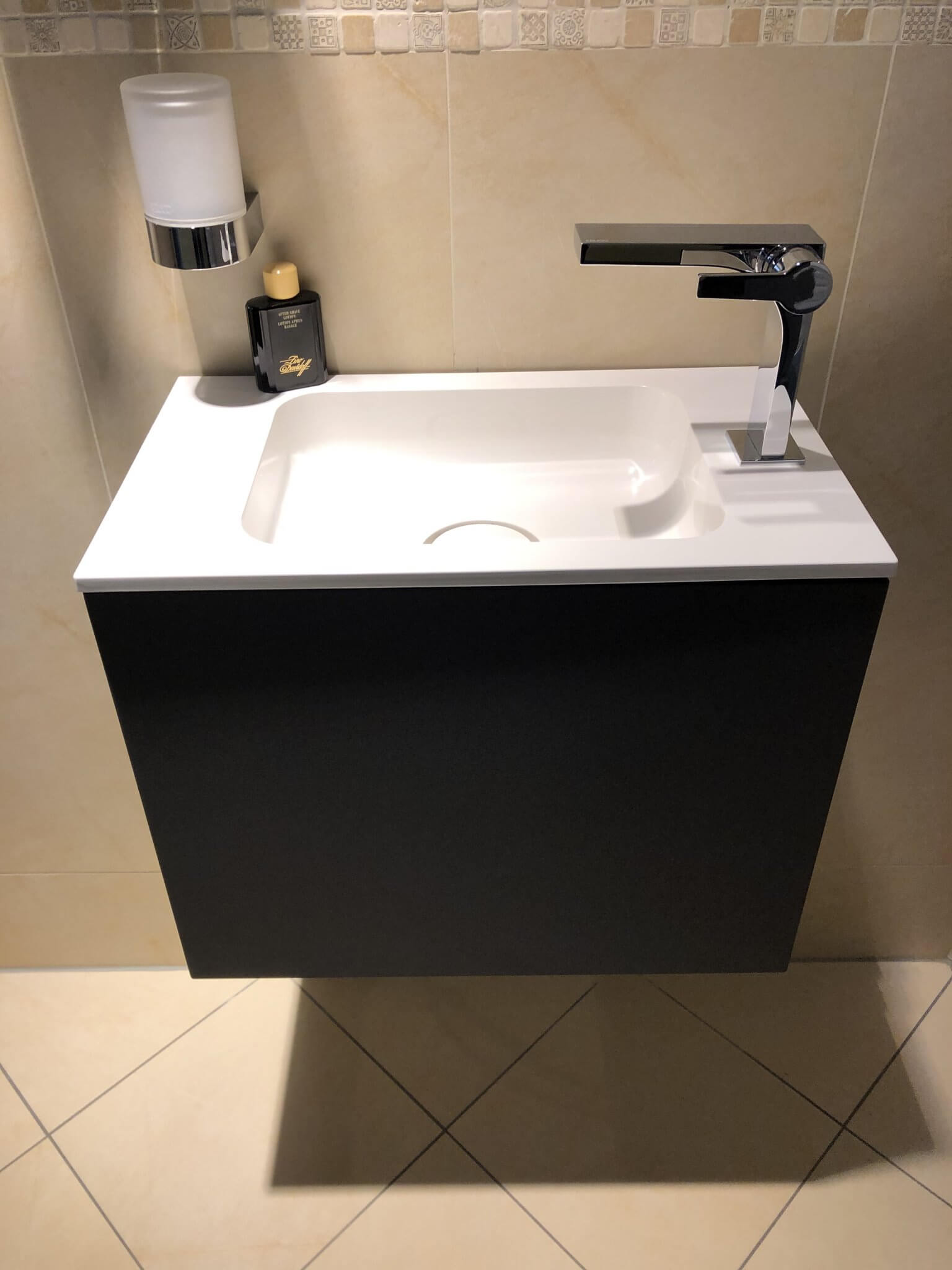 Keuco Mineralguss Waschtisch, Waschtischunterschrank und Seifenspender